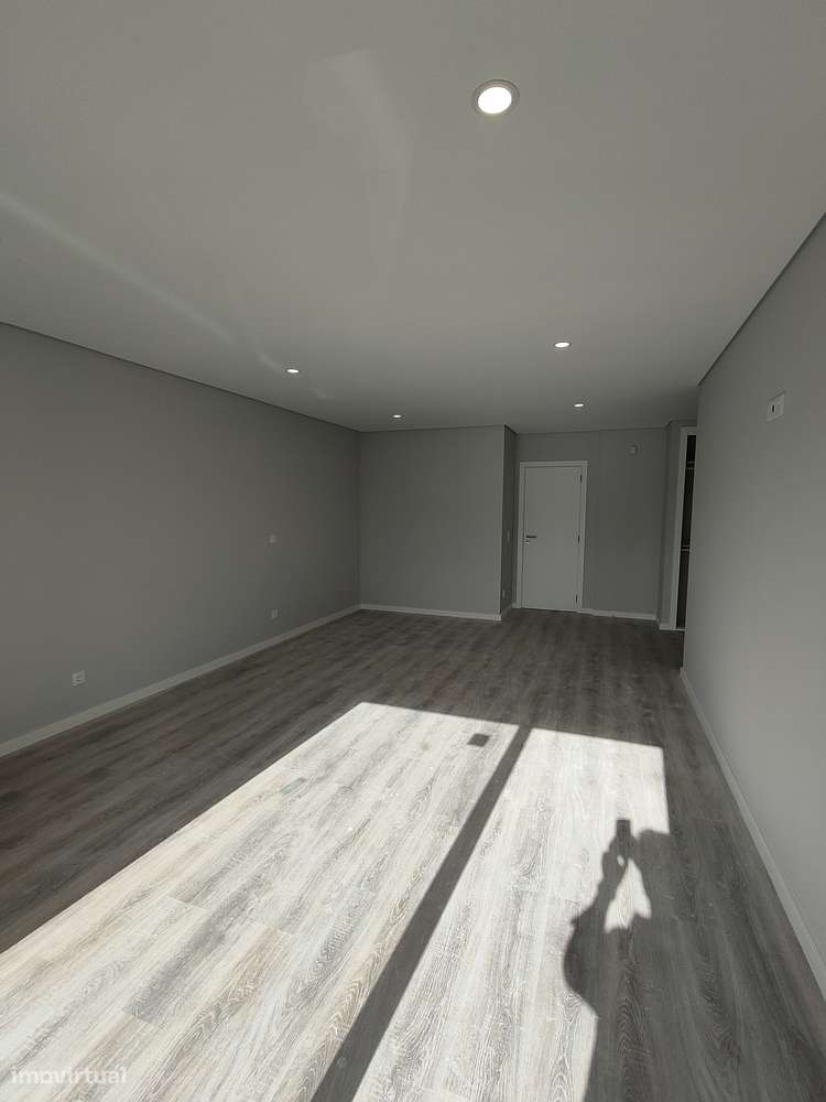 Oferta 1% do valor de aquisição - Moradia T2 com Piscina e Garagem-21
