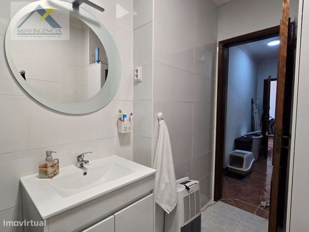 Apartamento T2 com Arrecadação no Vale do Cobro em Setúbal-10