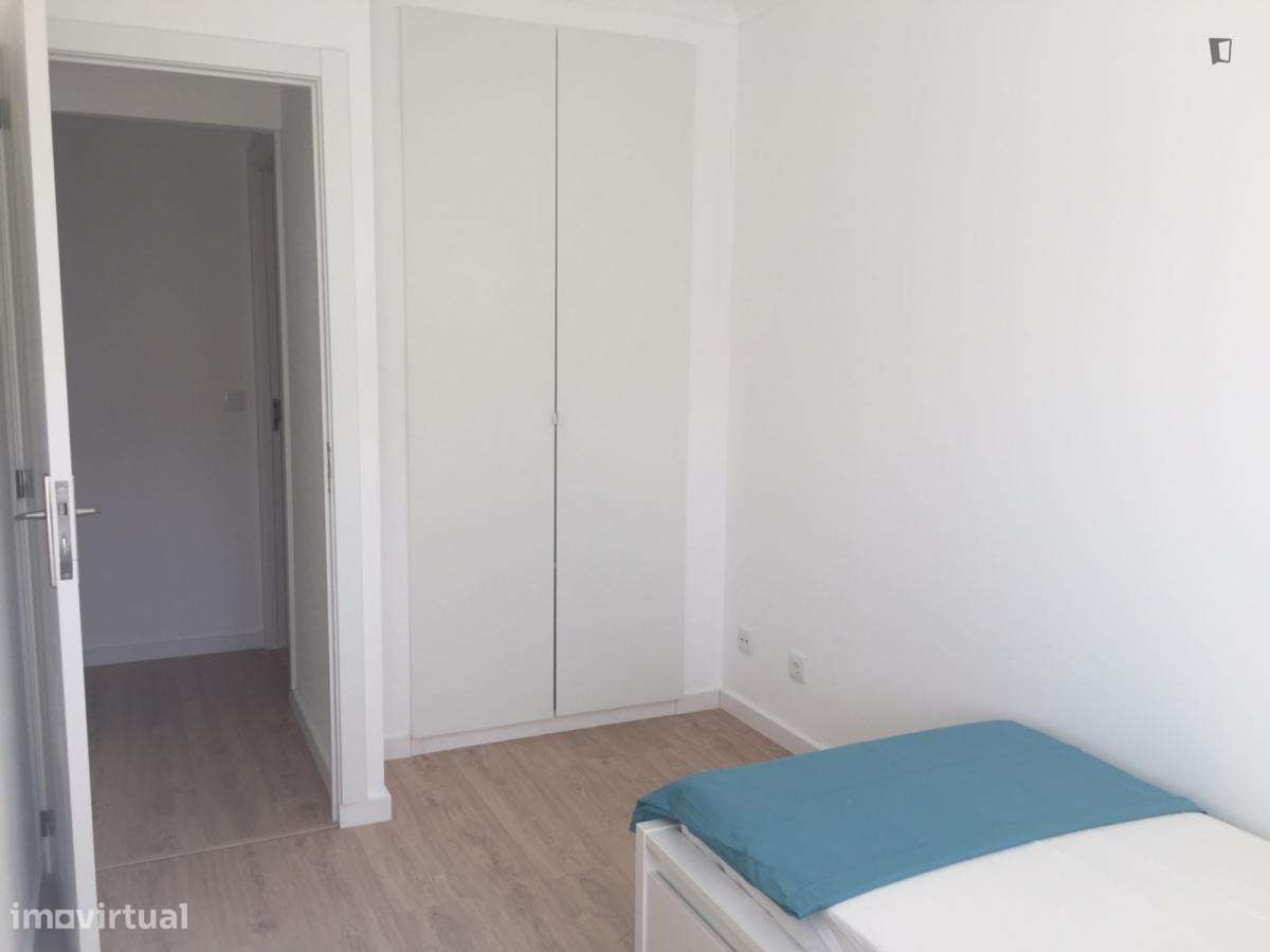 Quarto - localizado em Setubal - Grande imagem: 3/10