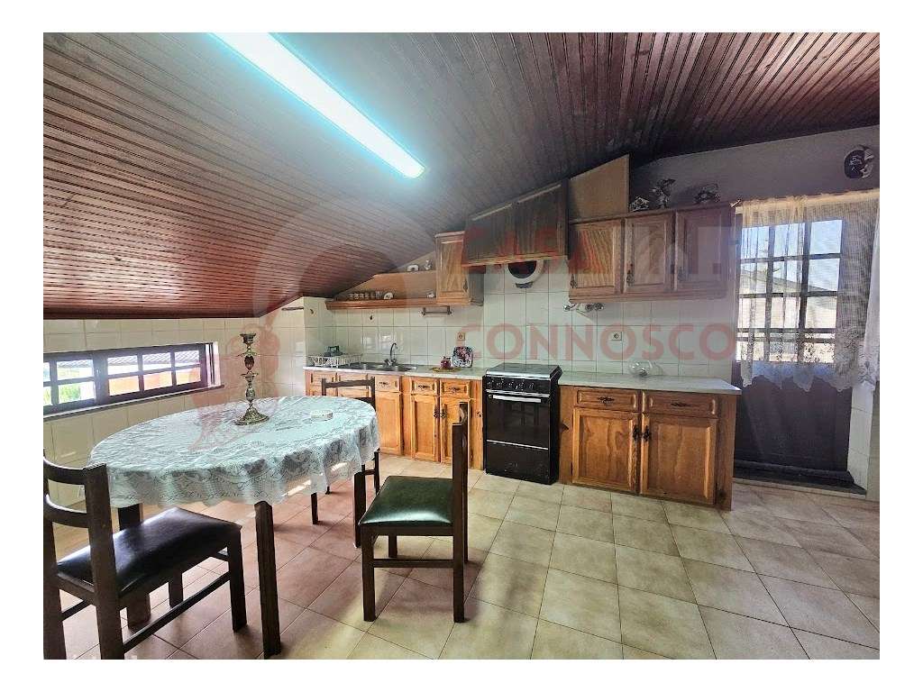 Moradia T3+T2 com garagem e jardim.-28