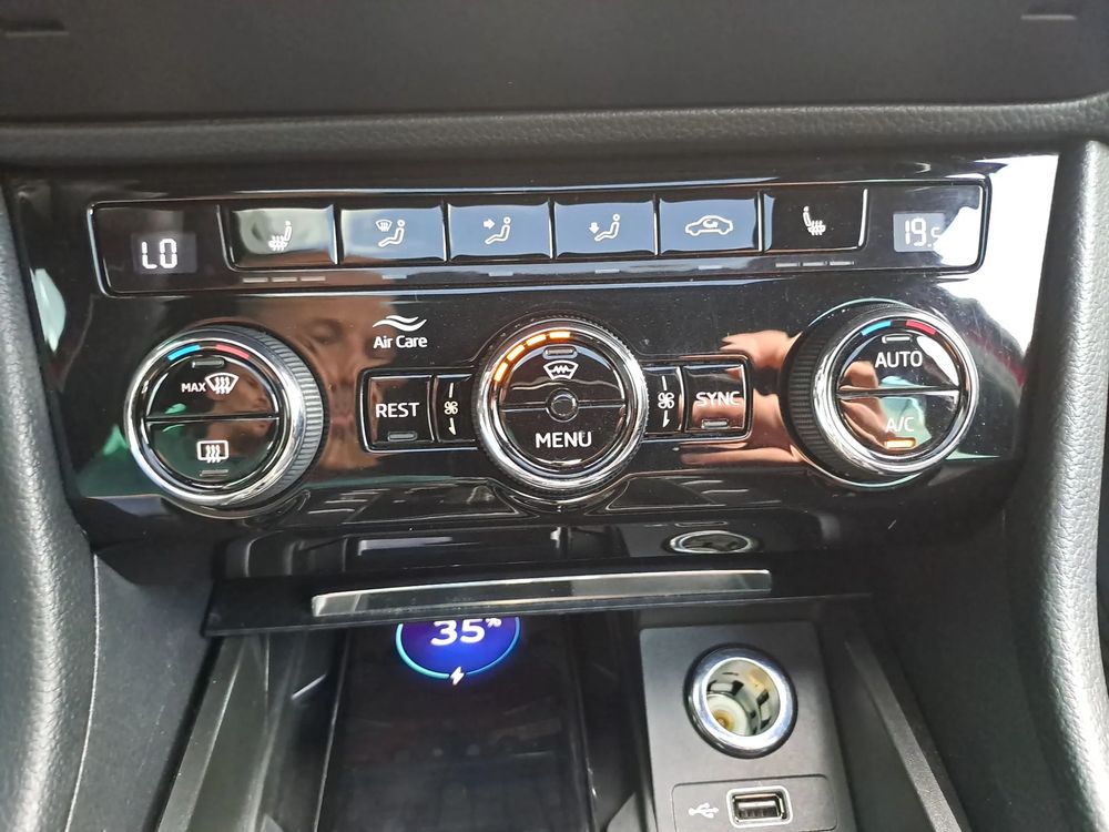 SKODA SUPERB Panorama Virtual ACC Alcantara El. Fotele Salon PL VAT23%