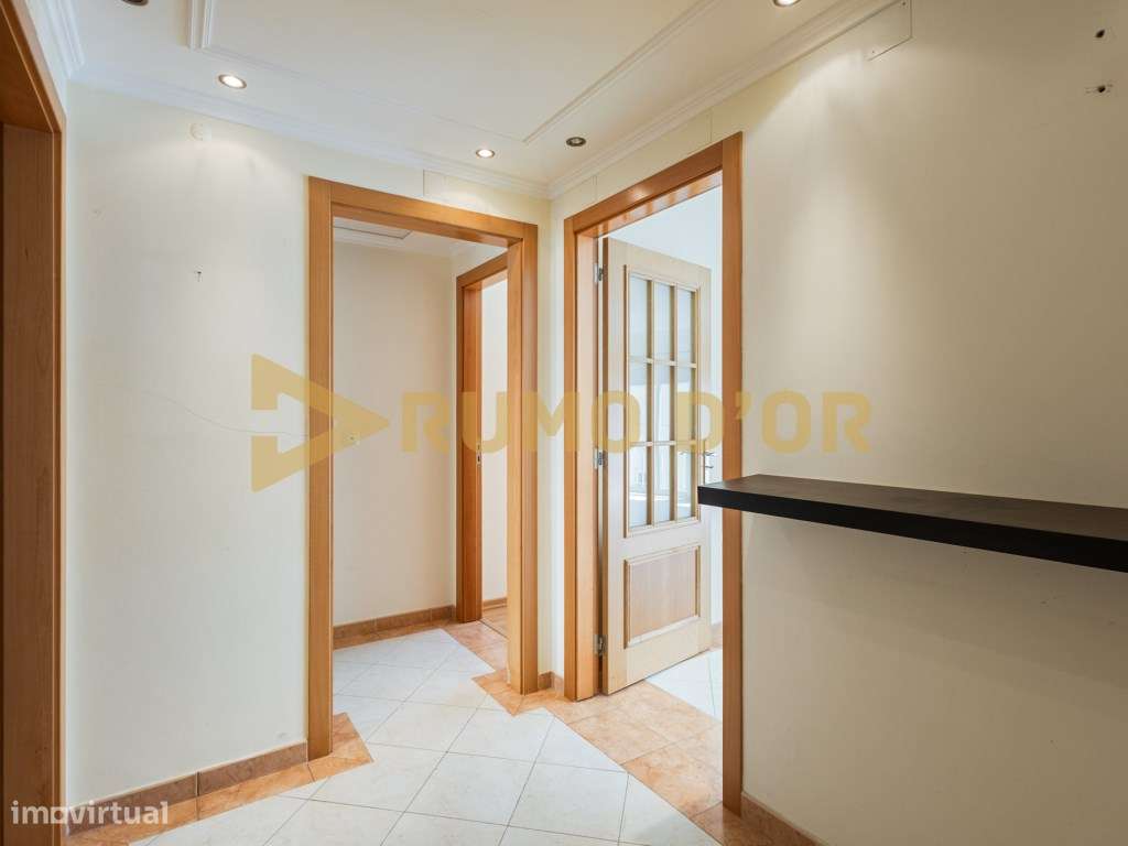 Apartamento T2 com Garagem para 2 Carros em Barnabé - Alenquer-10