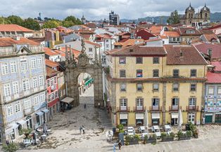 Apartamento T3 em pleno centro histórico junto ao Arco da Porta Nova