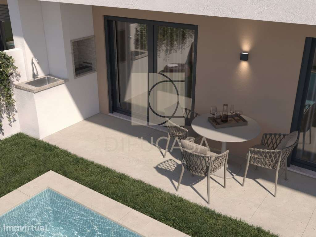 Moradia T4 com PISCINA no centro Fernão Ferro - Grande imagem: 4/8