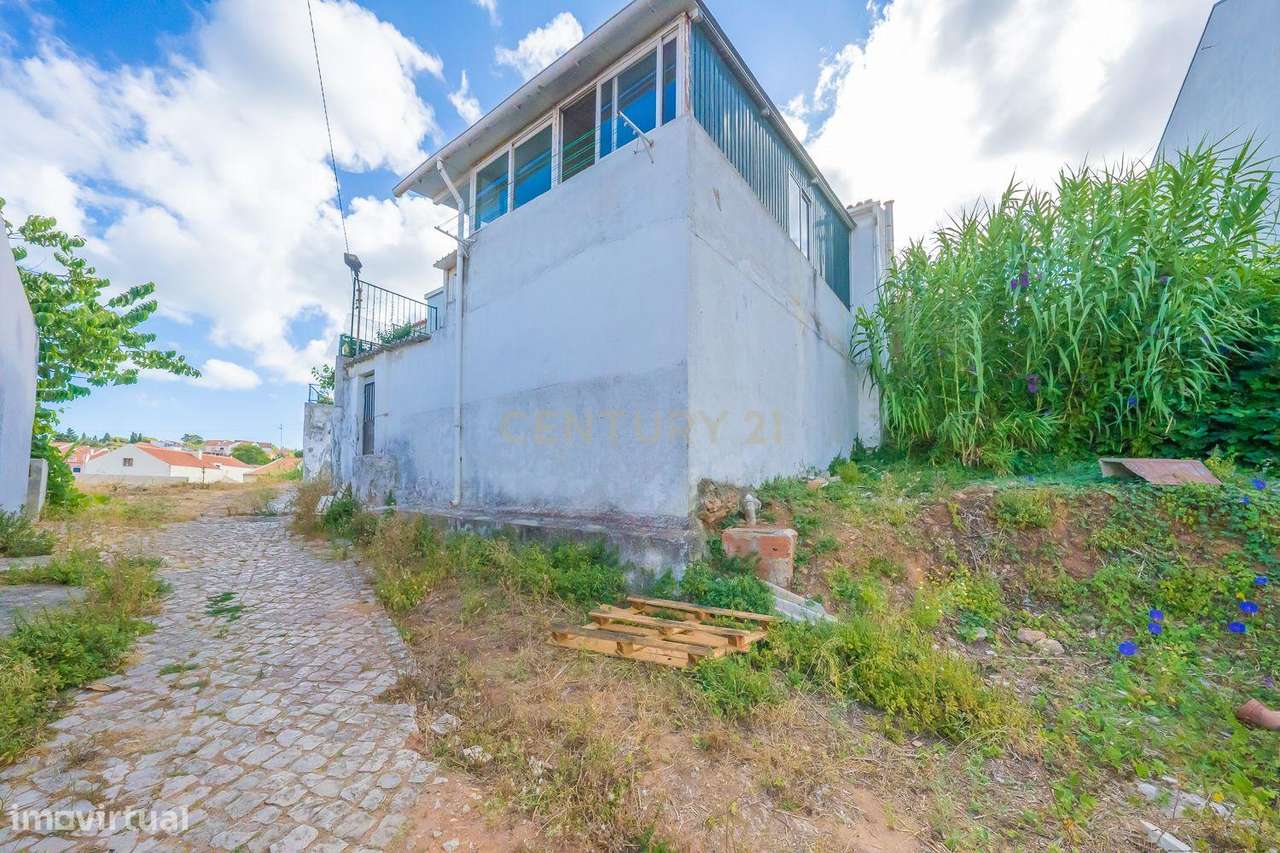 Moradia T2 com Terraço, Quintal e Vista Rio no Casal das Figueiras, Se-21