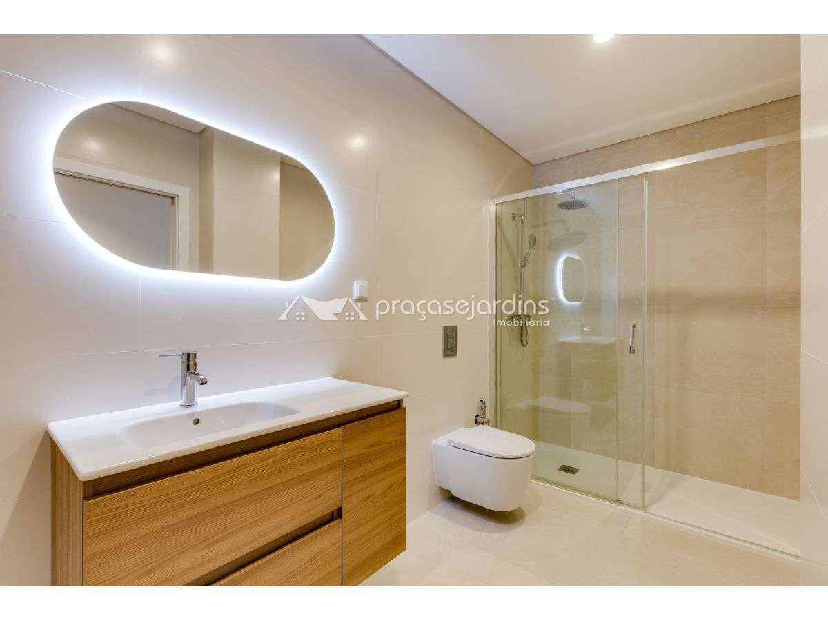 Apartamento T3 Moderno com Excelentes Acabamentos-8