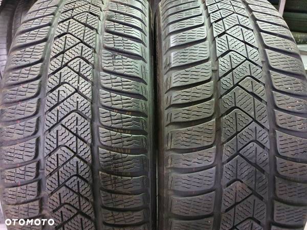 225/55R17 Pirelli Sottozero 3 para opon zima 6,7mm - 1