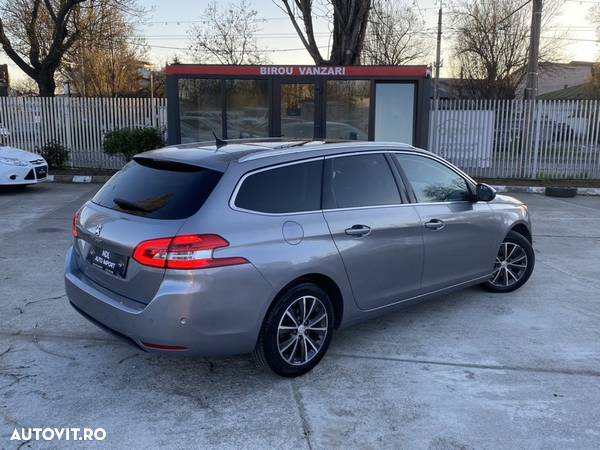 Peugeot 308 1.2 L PureTech Turbo Allure - 4