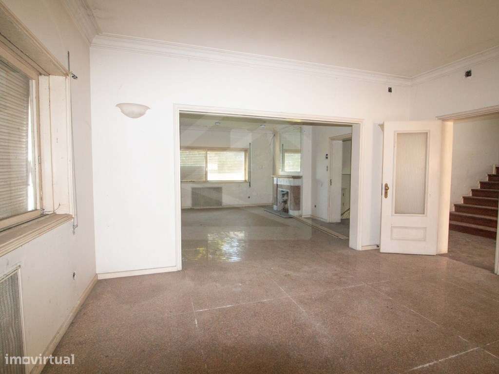 Quinta com 2 casas e 5 lotes de terreno em São João da Madeira - Grande imagem: 5/37