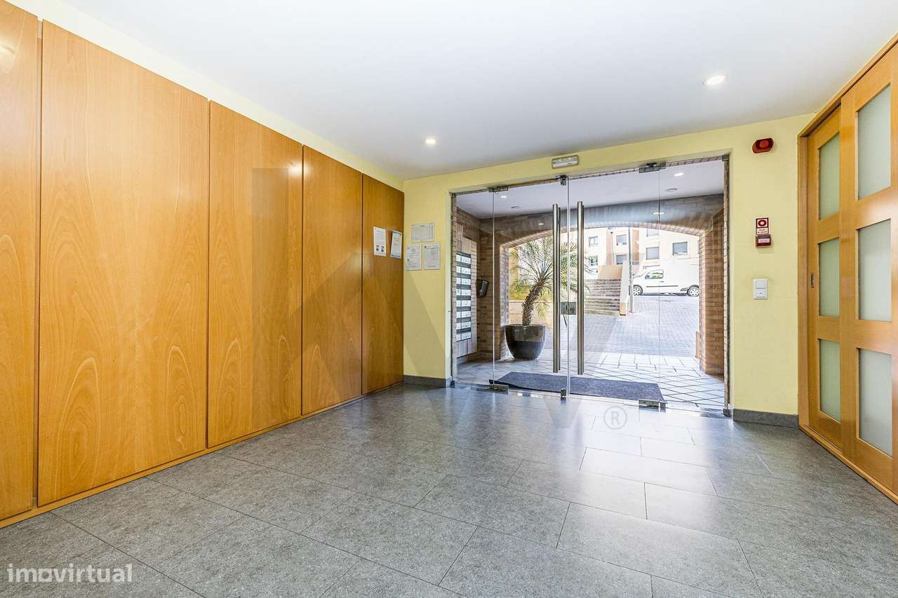 T2 com Box de 50 m2 no Parque Residencial do Almirante – Santo António-24