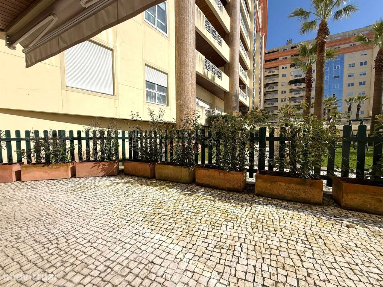 T4+1 c/ vista mar | Logradouro | Varanda nos Pinhais da Foz | Garagem - Grande imagem: 4/34