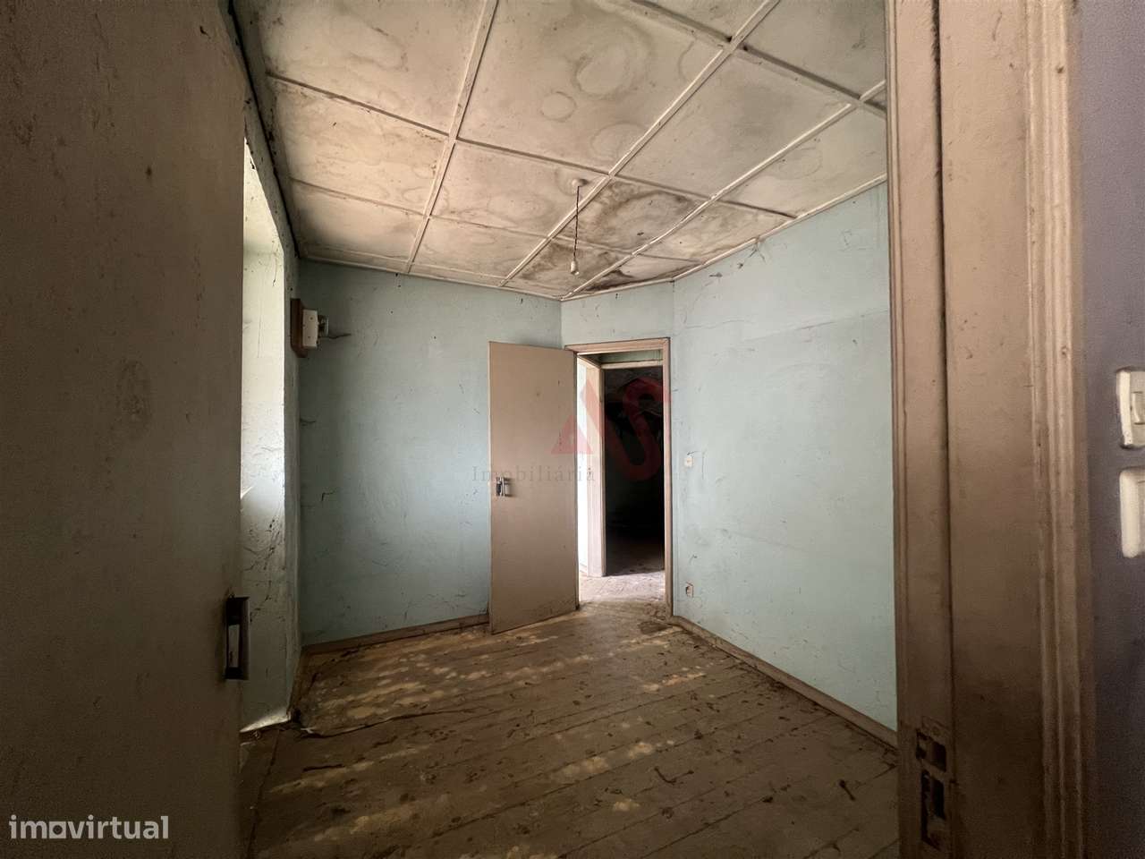 Moradias para Restauro com Terreno de 1.682 m² | Raimonda, Paços de Fe-7