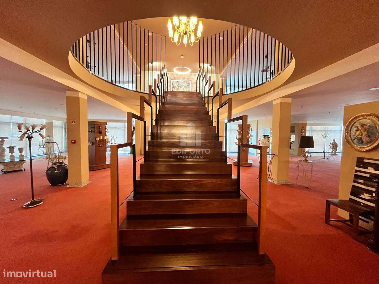 2 Edifícios de referência para arrendamento em frente ao Shopping Ferr - Grande imagem: 1/26