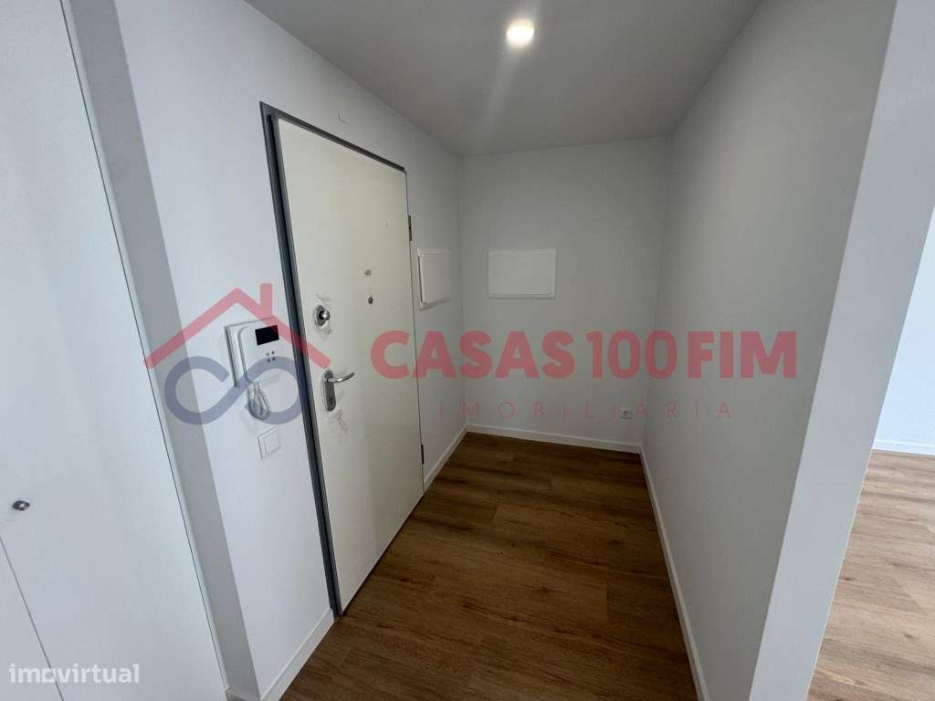 Apartamento T3 novo com varandas e vista castelo em Leiria-15