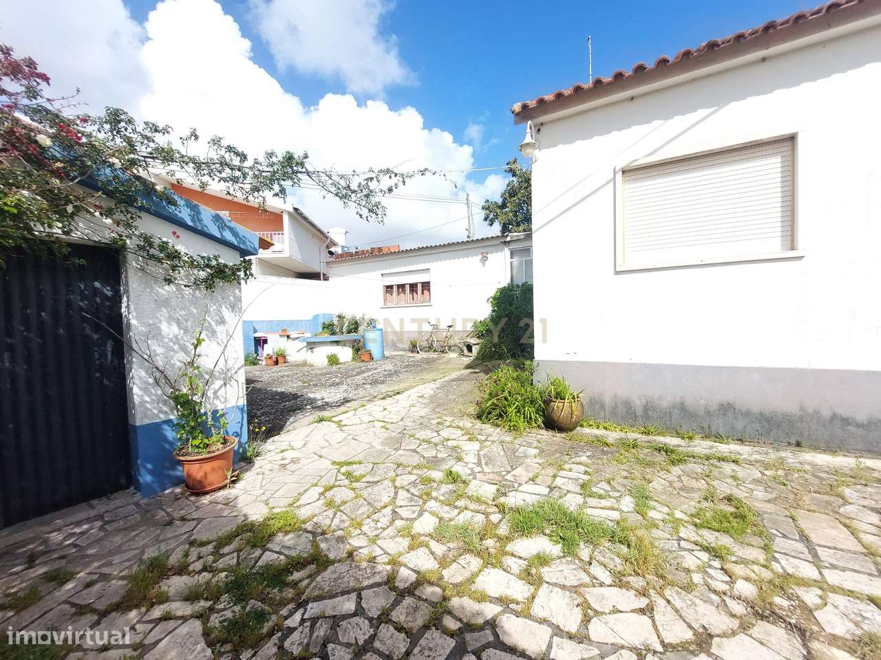 MORADIA  ISOLADA TÉRREA COM GARAGEM E LOGRADOURO - Grande imagem: 5/17