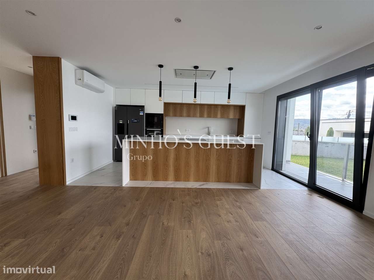 Moradia V3 +1 Individual inserida em lote de 800m c/ Piscina, 3 Suites - Grande imagem: 5/24