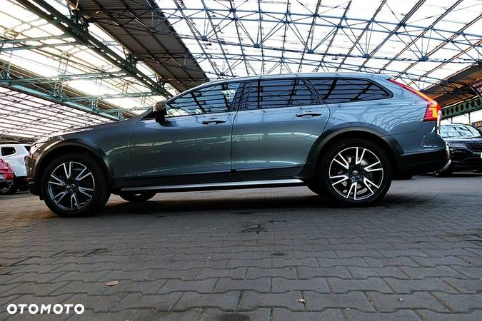 Volvo V90 Cross Country - 8