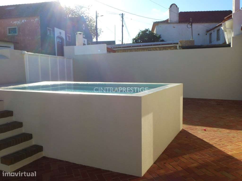 Moradia T2 totalmente recuperada em Almoçageme-37