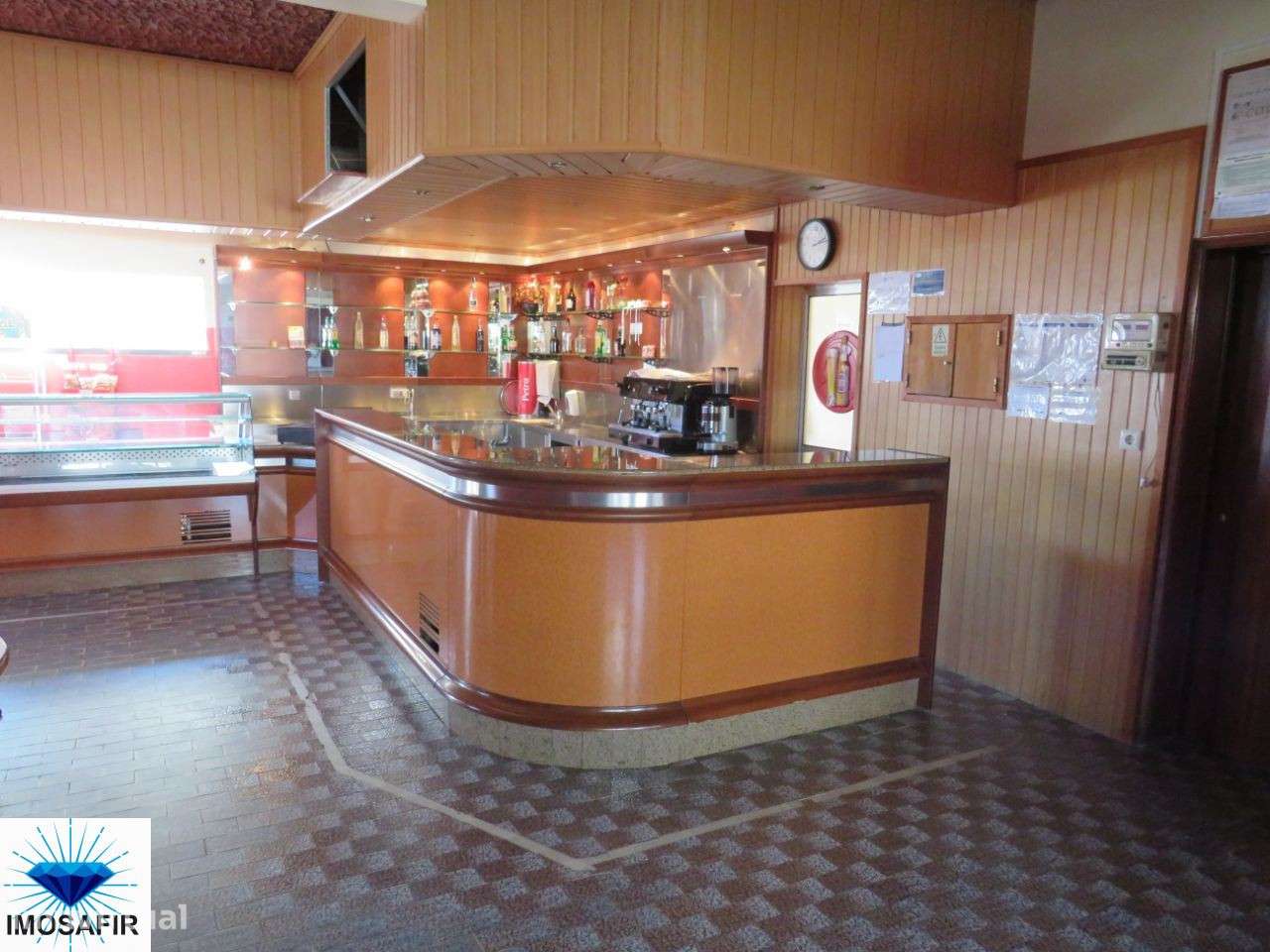 Excelente Residencial com restaurante / café-9