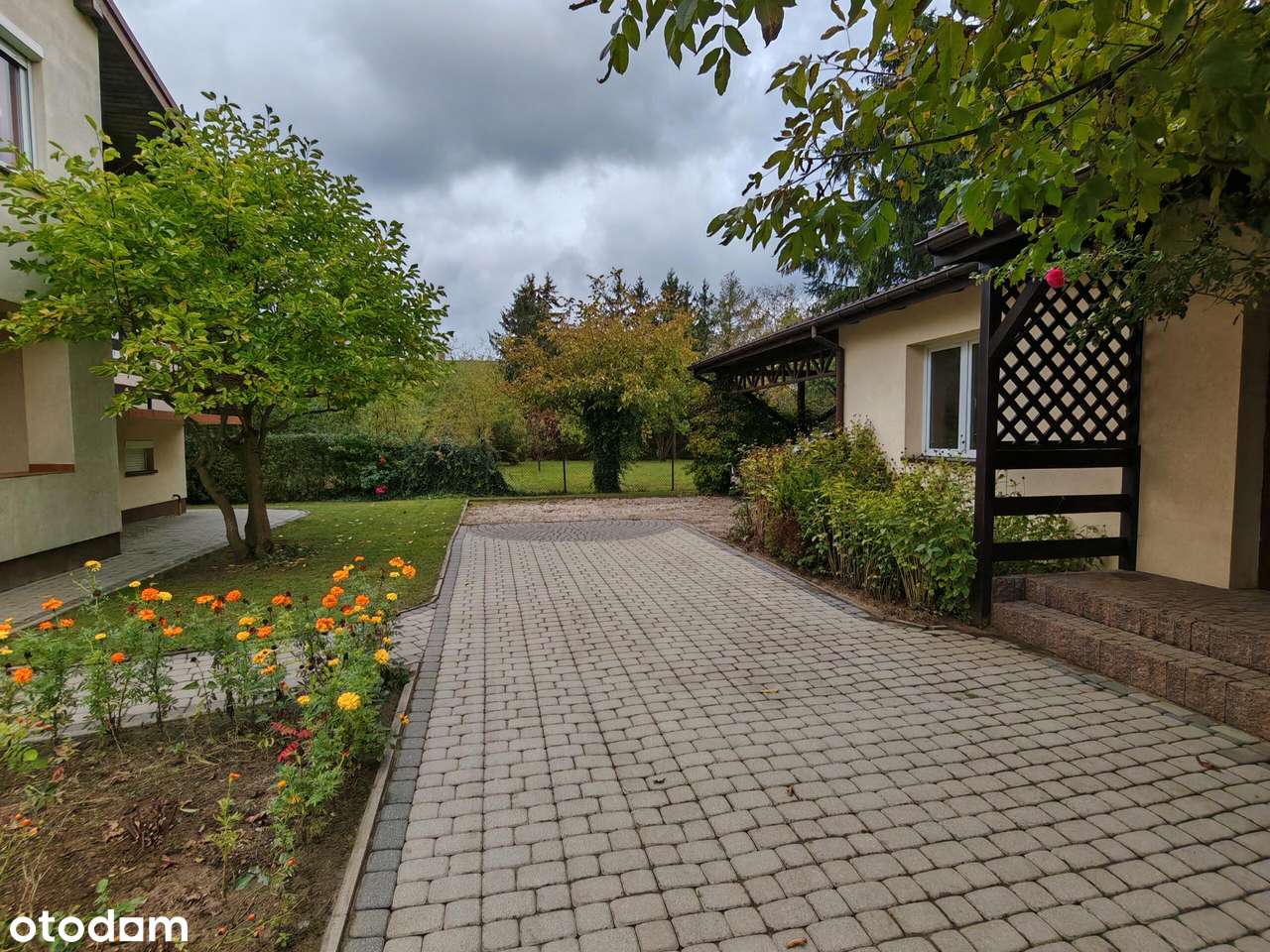 Dom  z budynkiem gospodarczym-15