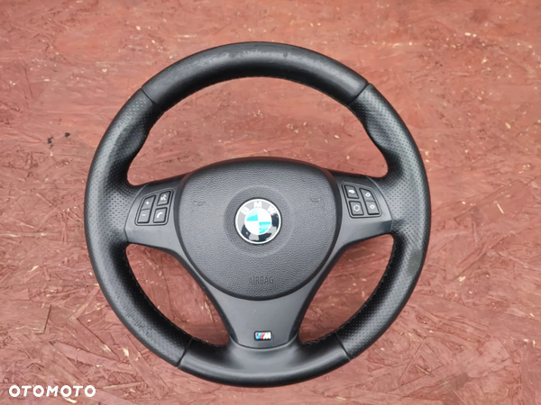 BMW E82 / E90 / E90 LCI / E92 / E92 LCI / E93 / E93 LCI. ORYGINALNA KIEROWNICA WIELOFUNKCYJNA / MULTIFUNKCYJNA M-PAKIET + PODUSZKA AIRBAG PALONA NA PRZYCISK START - STOP  O NR: 2 283 733 OEM. - 2