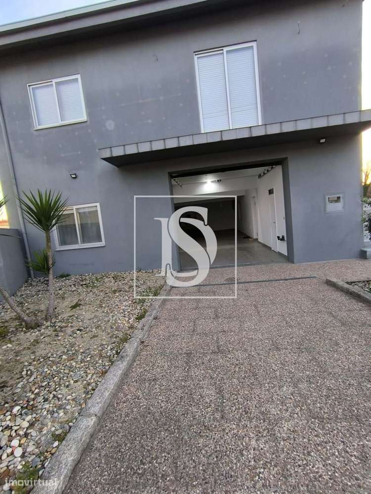 Moradia Isolada T3 em Vilar de Andorinho-16