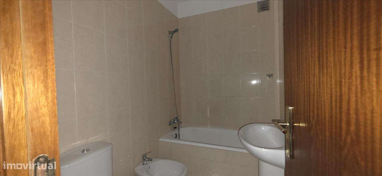 Apartamento T1 + Arrecadação Paço de Sousa (Penafiel)-14