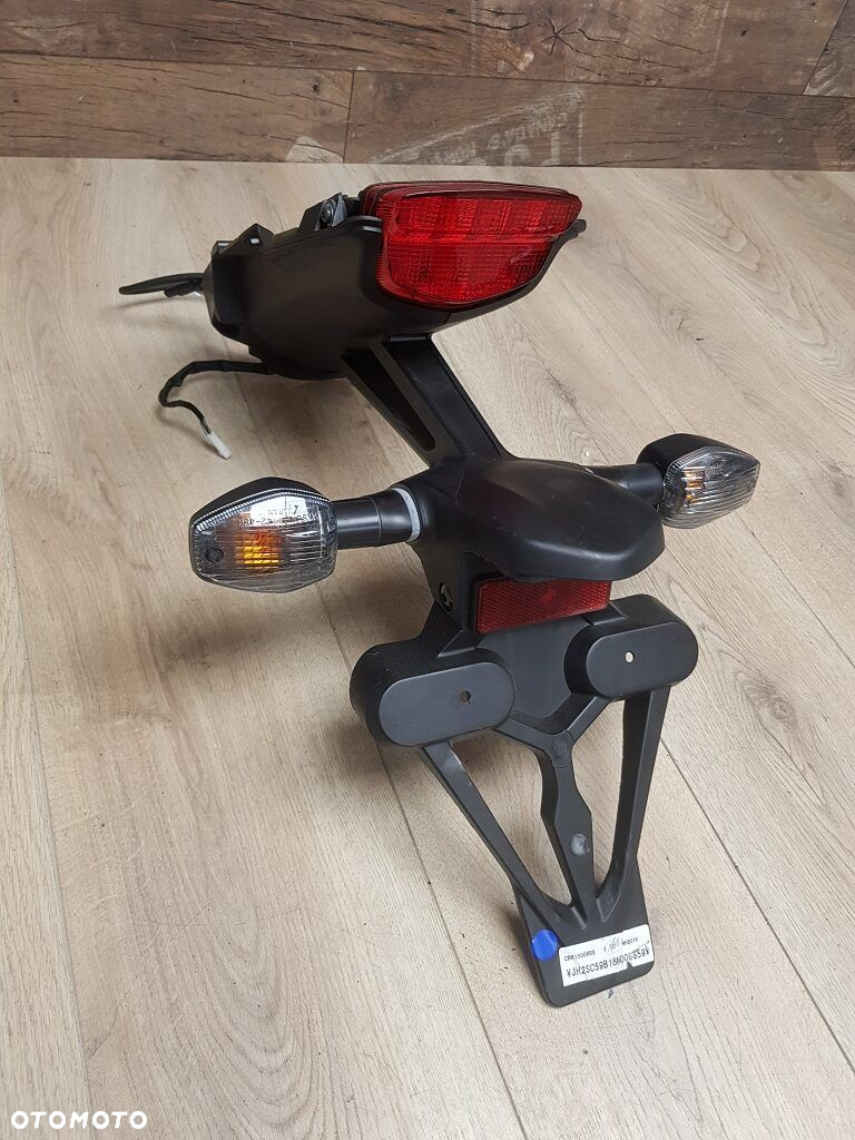 Uchwyt tablicy lampa kierunkowskazy Honda CBR1000 RR Fireblade - 2