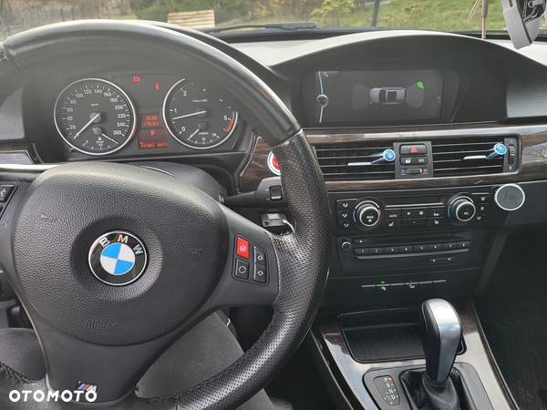 BMW Seria 3 330d xDrive DPF Touring - 15