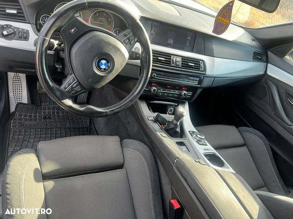 BMW Seria 5 520d Touring Sport Line - 32