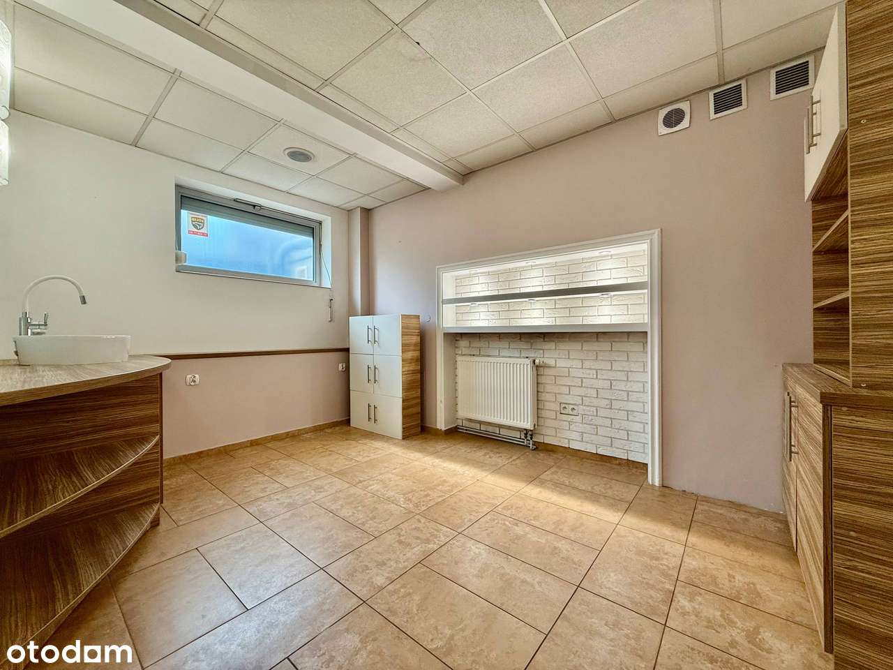 Na sprzedaż lokal użytkowy – Parking | Niski czynsz | Duża przestrzeń-16
