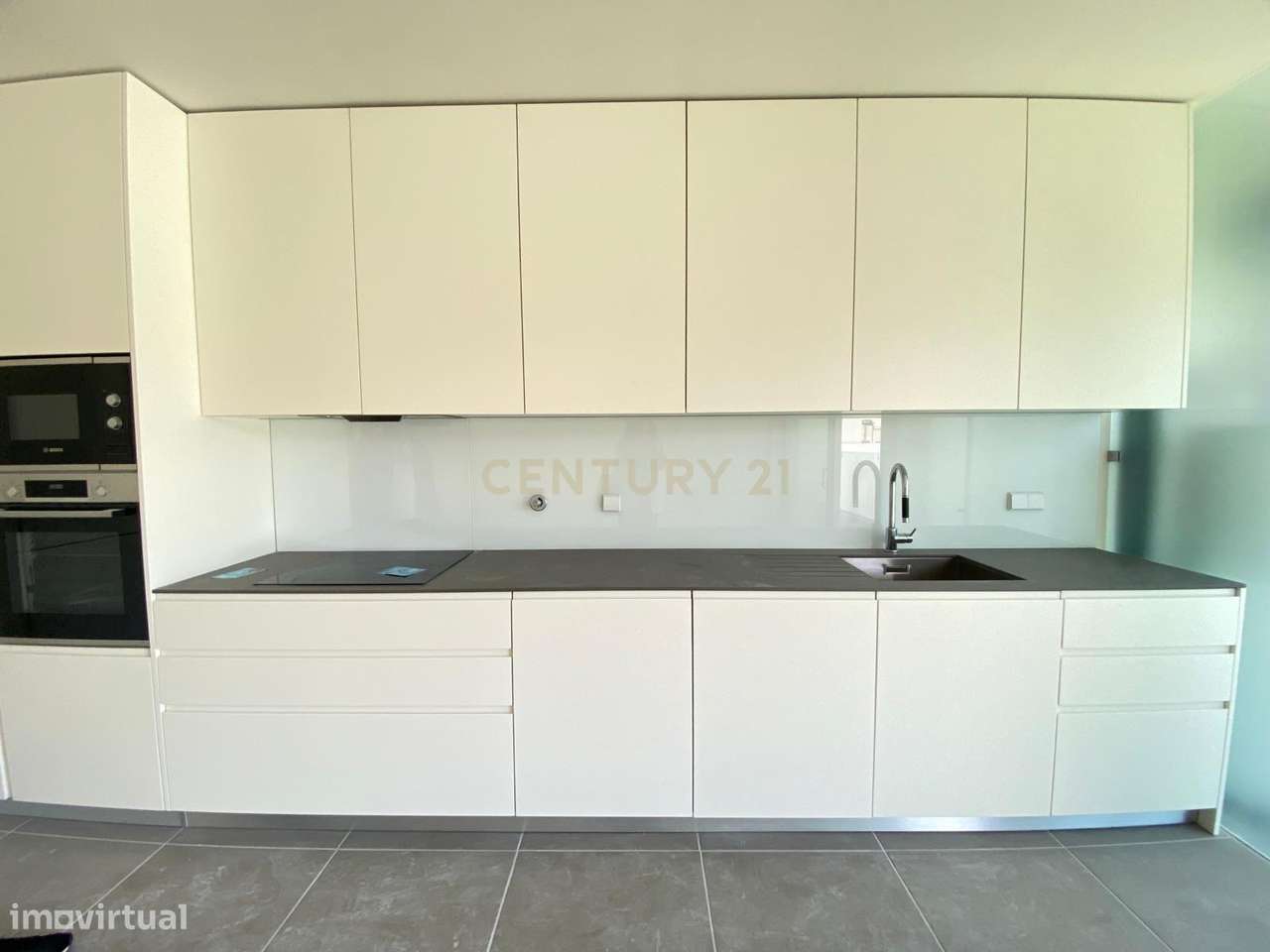 Apartamento T2 Novo com varanda, estacionamento, arrumo e fantásticas - Grande imagem: 4/48