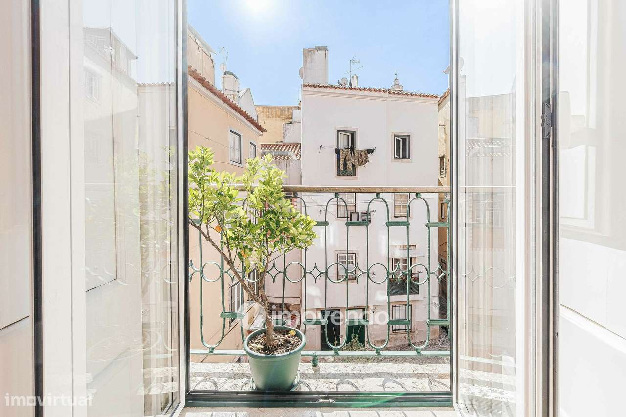 Apartamento T2 remodelado, no coração de Lisboa, em Alfama - Grande imagem: 4/40