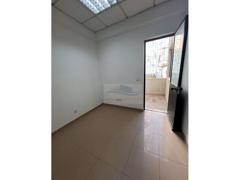 Excelente Oportunidade - T1+1 com Loja | Versatilidade e Investimen... - Grande imagem: 3/9