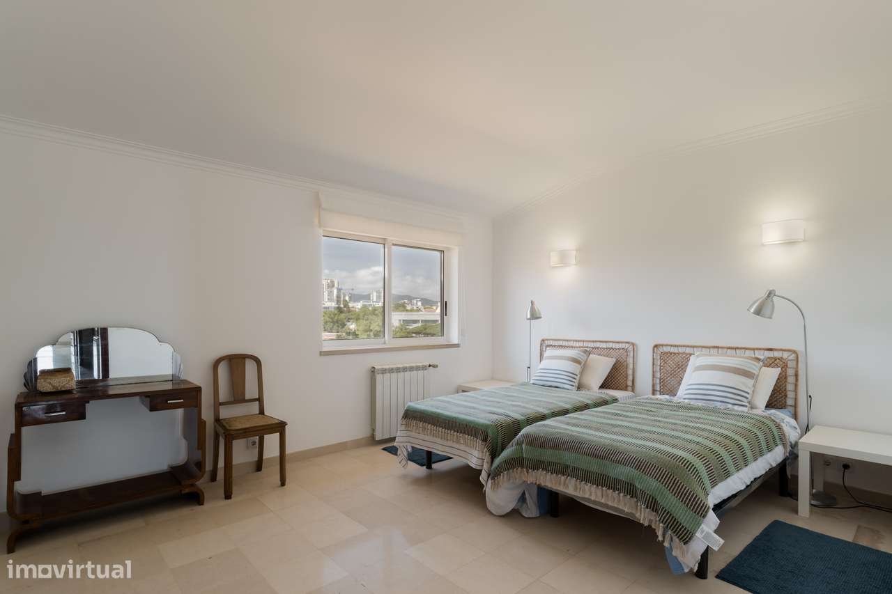 Viva o Sonho de Cascais: Duplex Exclusivo com Vista Mar!-23