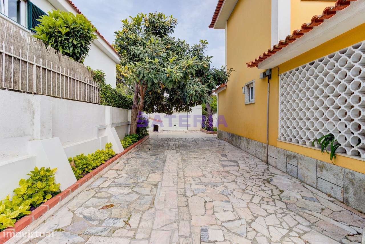 Moradia Independente T5 em Linda-a-Velha-49