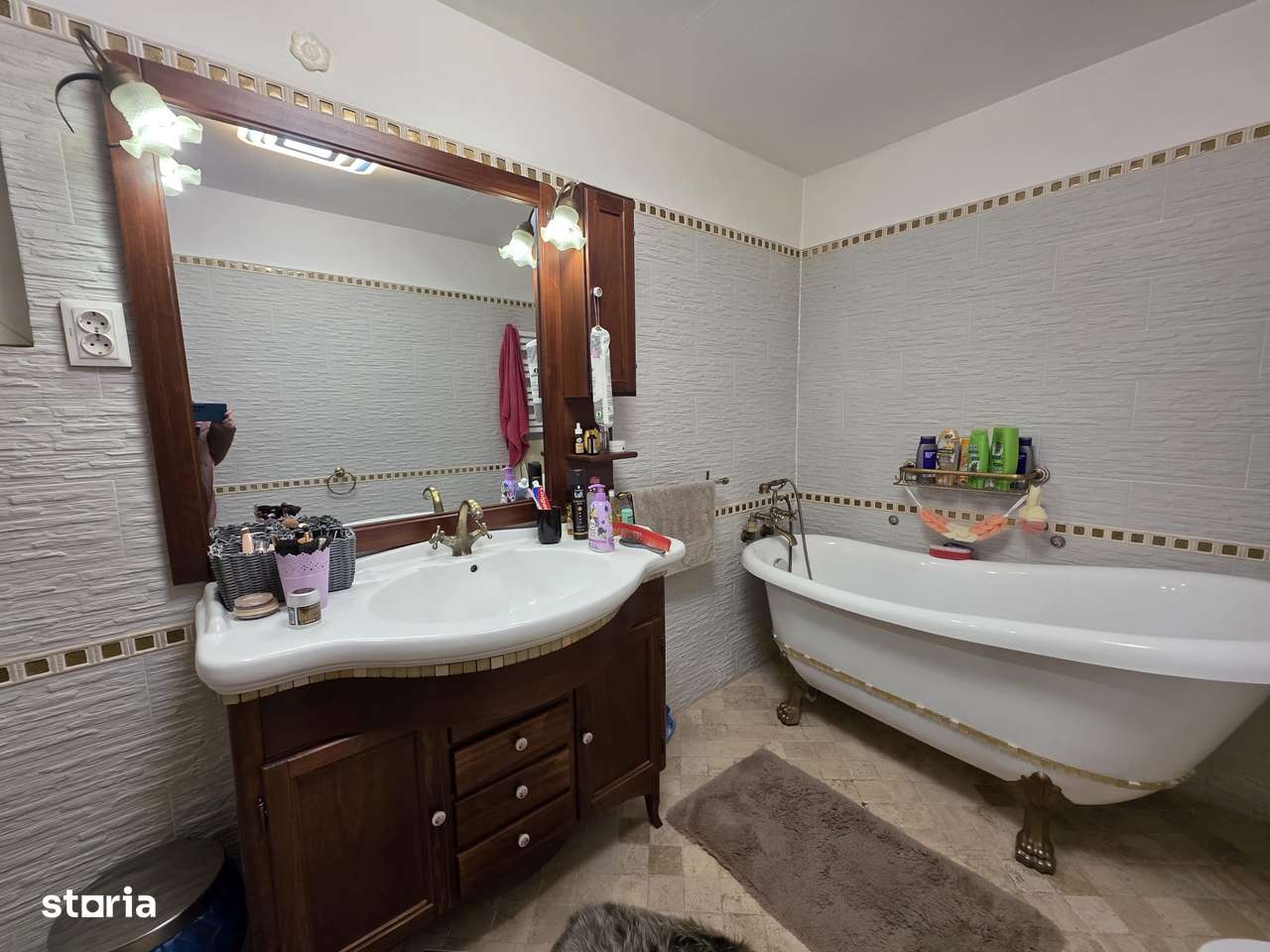 Casă spațioasă cu etaj, utilități complete și piscină – Simeria, HD-17