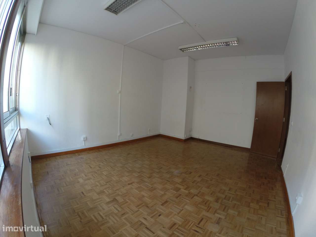 Escritório à venda na Avenida Fontes Pereira de Melo, 35-6