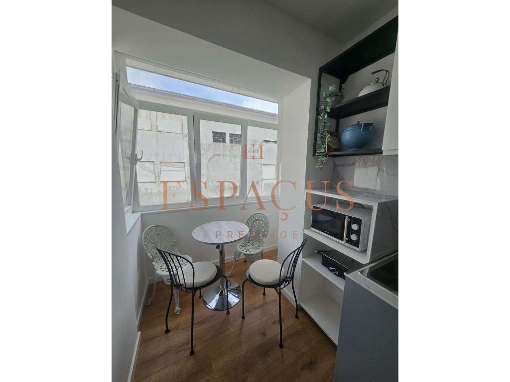 Apartamento T2 com Terraço no Coração do Centro Histórico-14