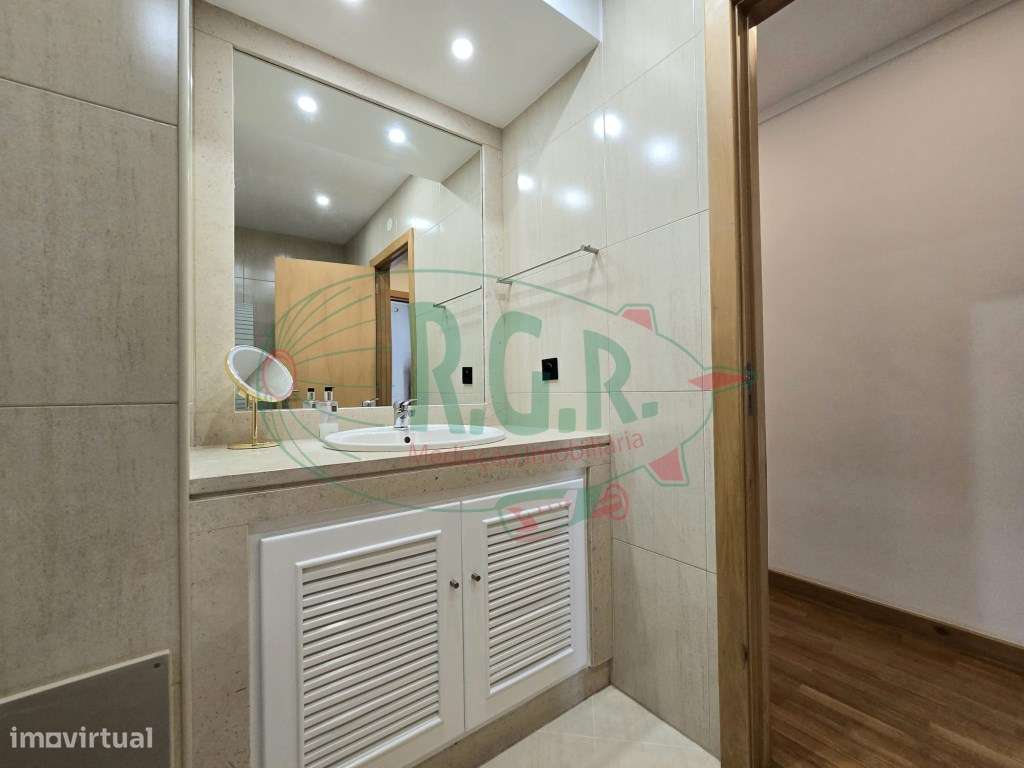 Apartamento T2| Lg Garagem 2 Carros | Localização Central São Cosme-43