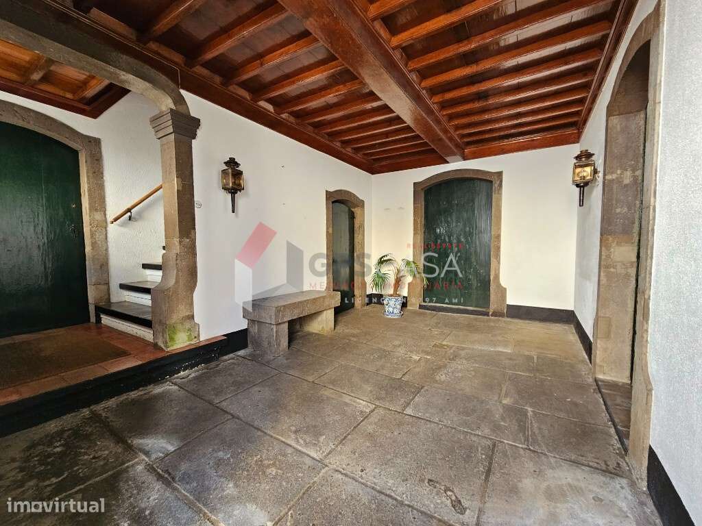 Excelente prédio no centro da Praia da Vitória! - Grande imagem: 4/35