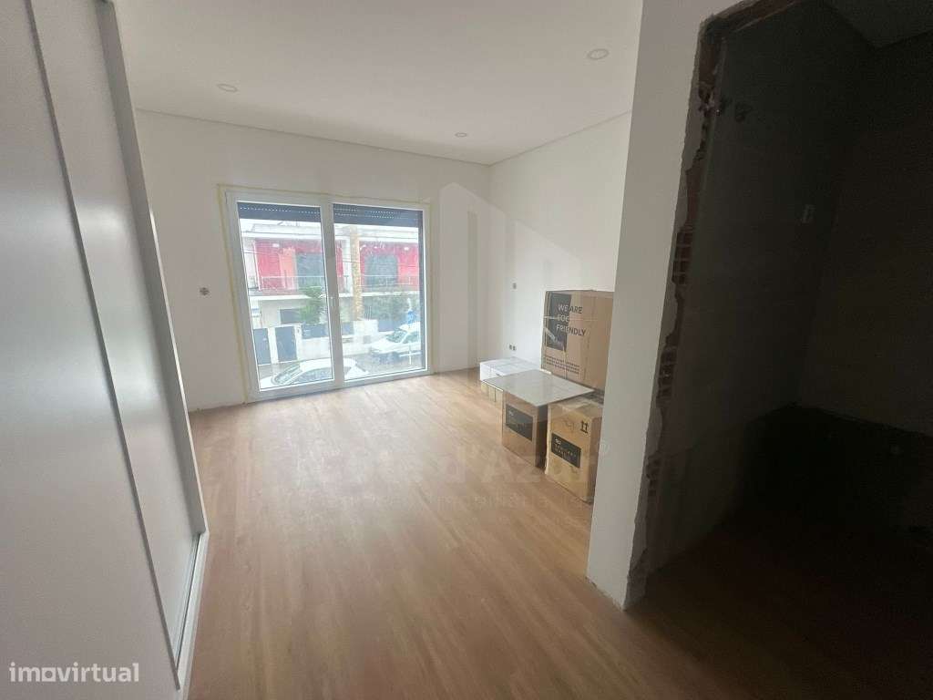 Moradia Geminada T2 com duas on-suite - Fernão Ferro - Grande imagem: 5/29