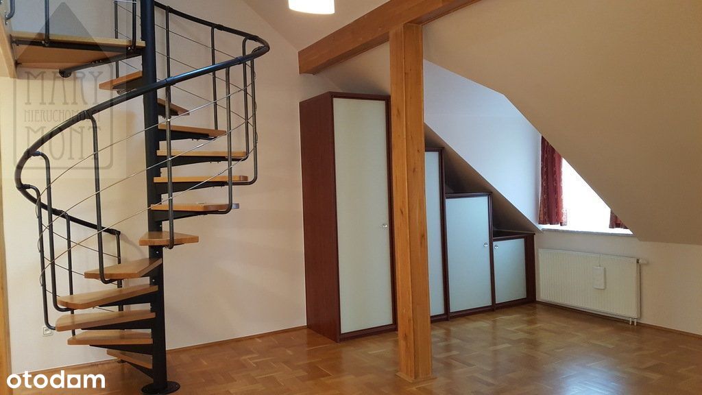 Apartament z antresolą. Miejsce postojowe