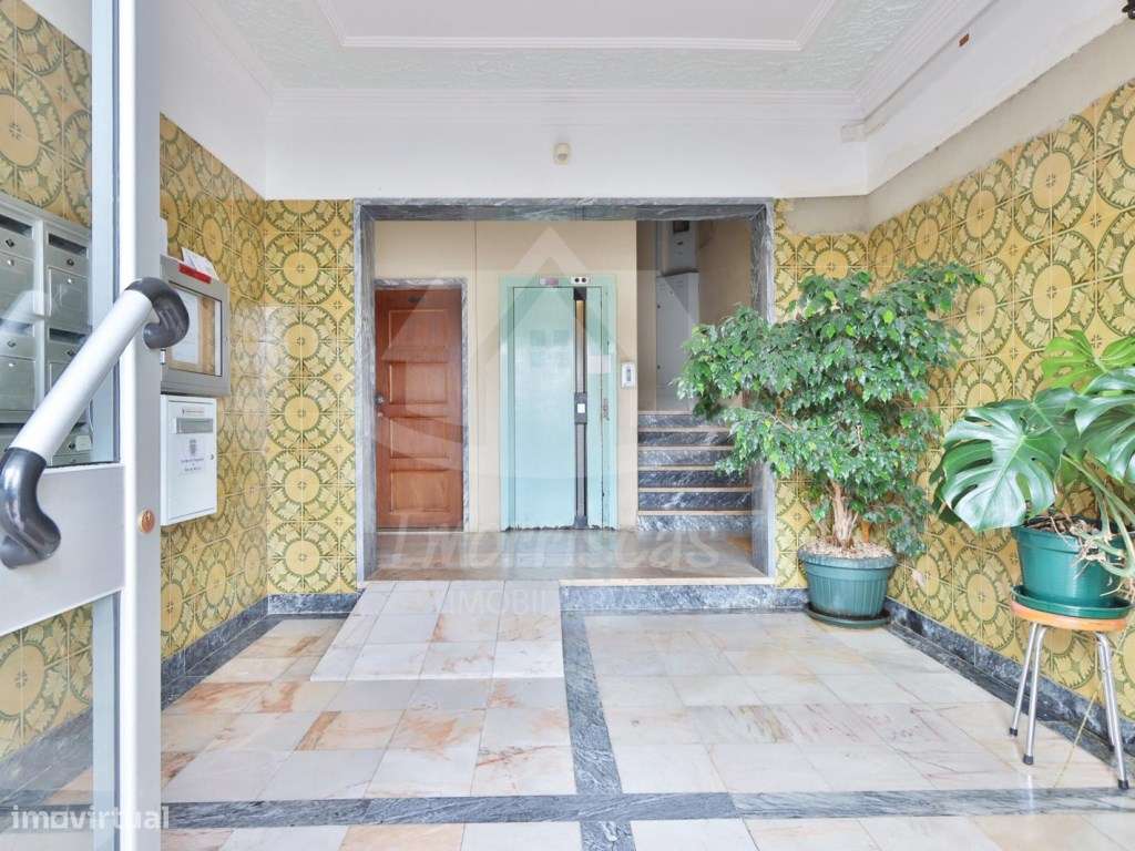 Apartamento T3 junto à Estação de Comboios de Rio de Mouro - Grande imagem: 4/25