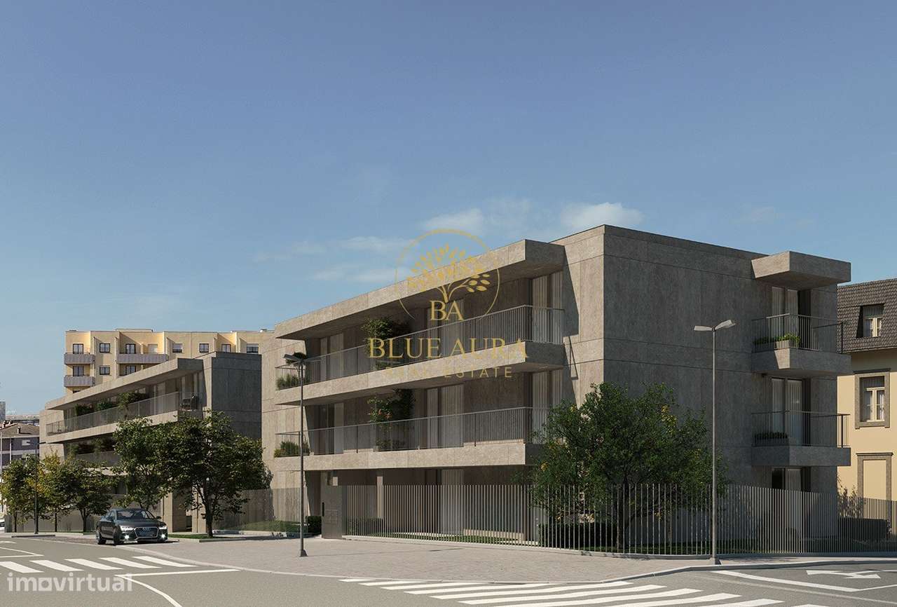 Apartamento T2 com Varanda e Garagem no Garden Palace-0
