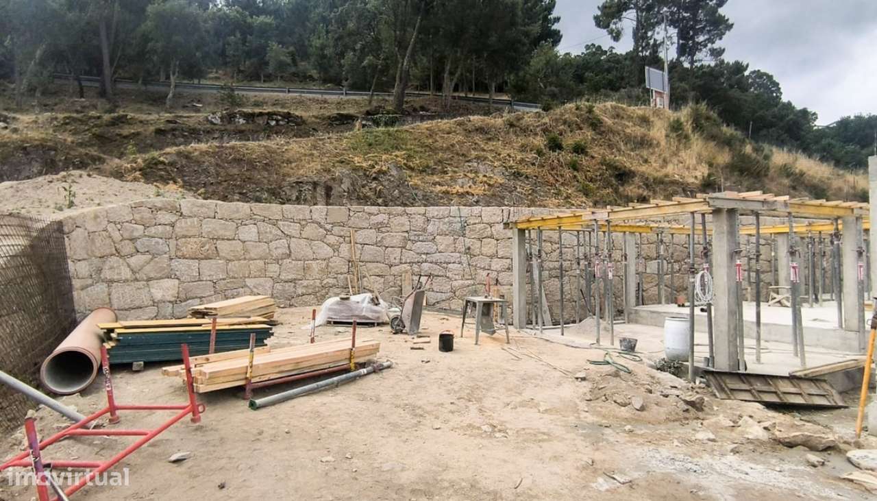 Venda de Moradia V4 em construção, em frente ao rio, Oliveira do Dou-18