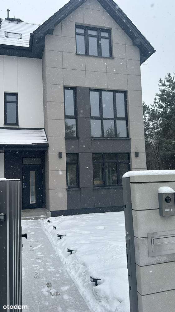 Stylowe mieszkanie w zabudowie blizniaczej w pobliżu Warszawy-0