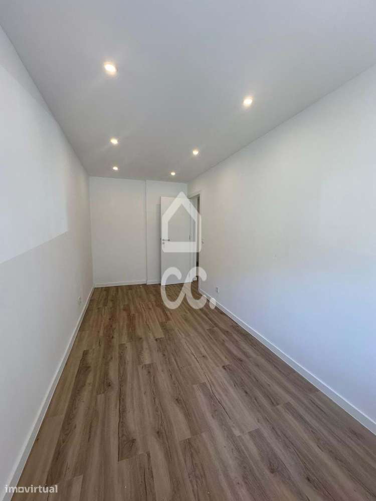 Apartamento T2 Renovado na Quinta do Mendes em Odivelas-16