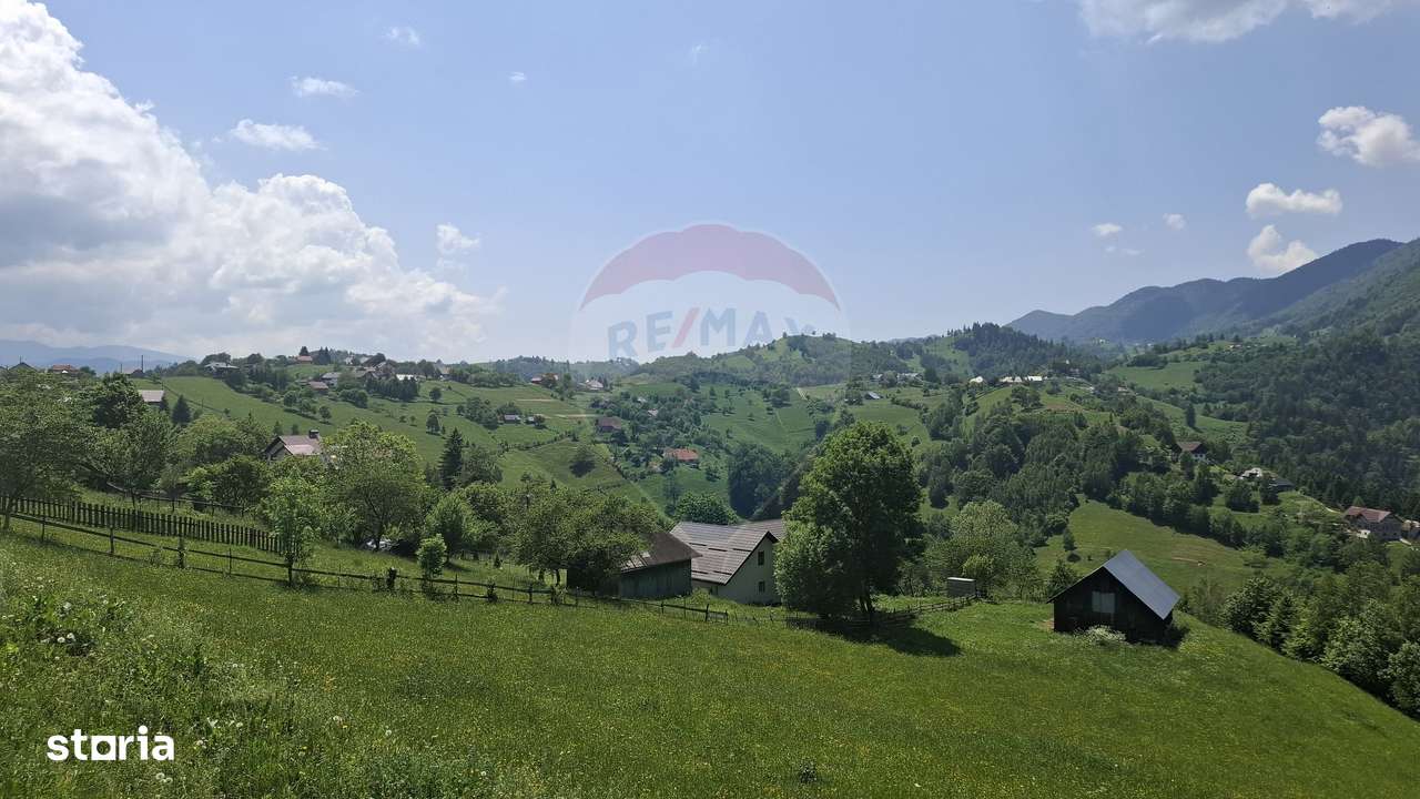 Casă de vacanță in Măgura, la poalele Munților Piatra Craiului - Imagine principală: 4/19