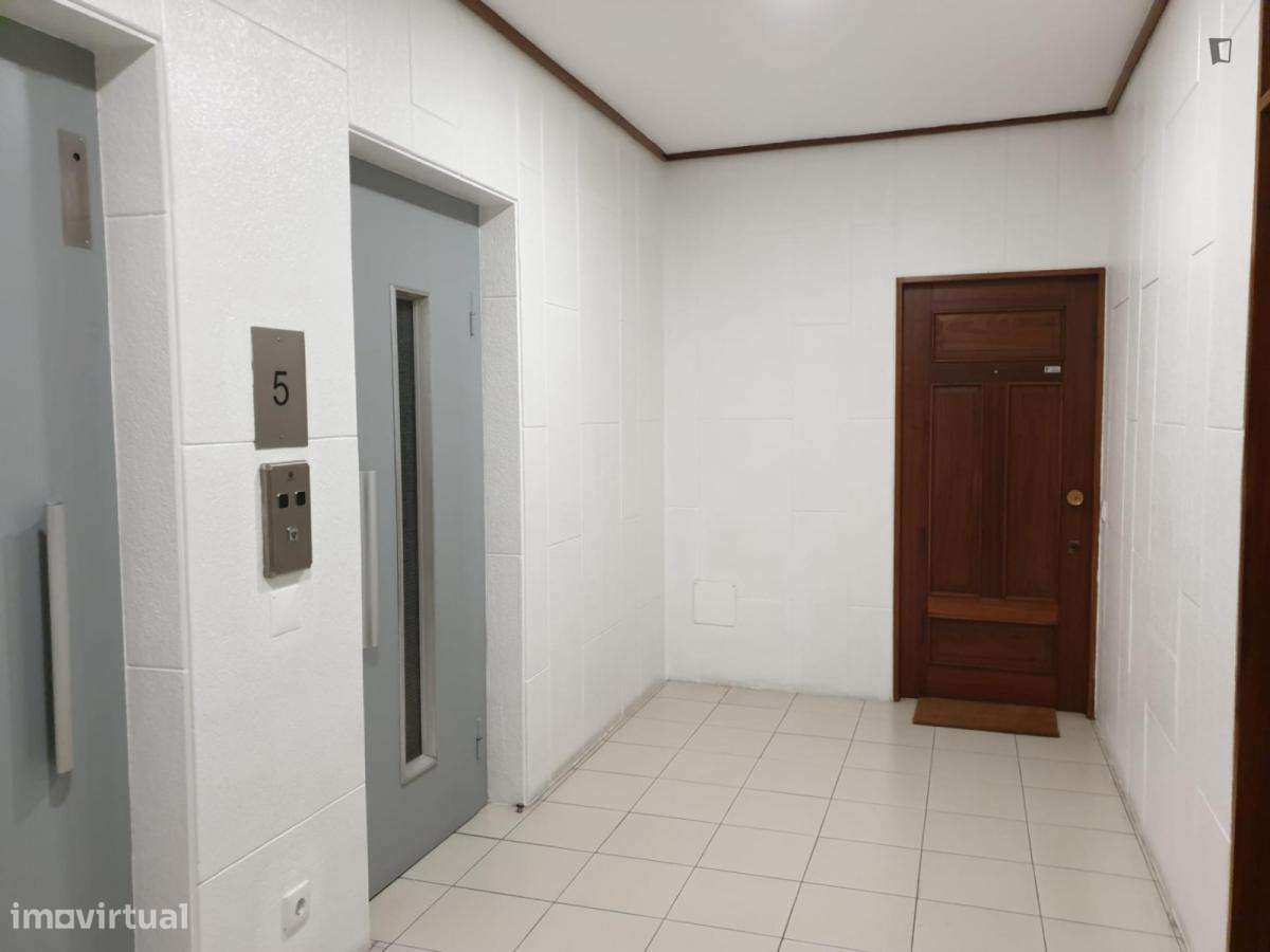 Quarto - localizado em Paranhos Porto - Grande imagem: 2/8